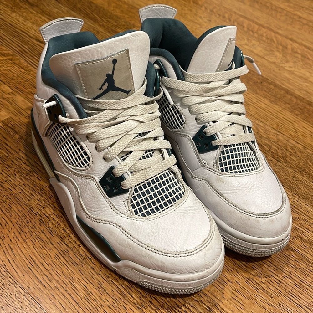 Jordan 4 Retro
Oxidized green 
Size US 6Y - Picture 2 of 5